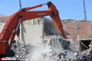 В Екатеринбурге снесят незаконный многоквартирник на Орловской, 46