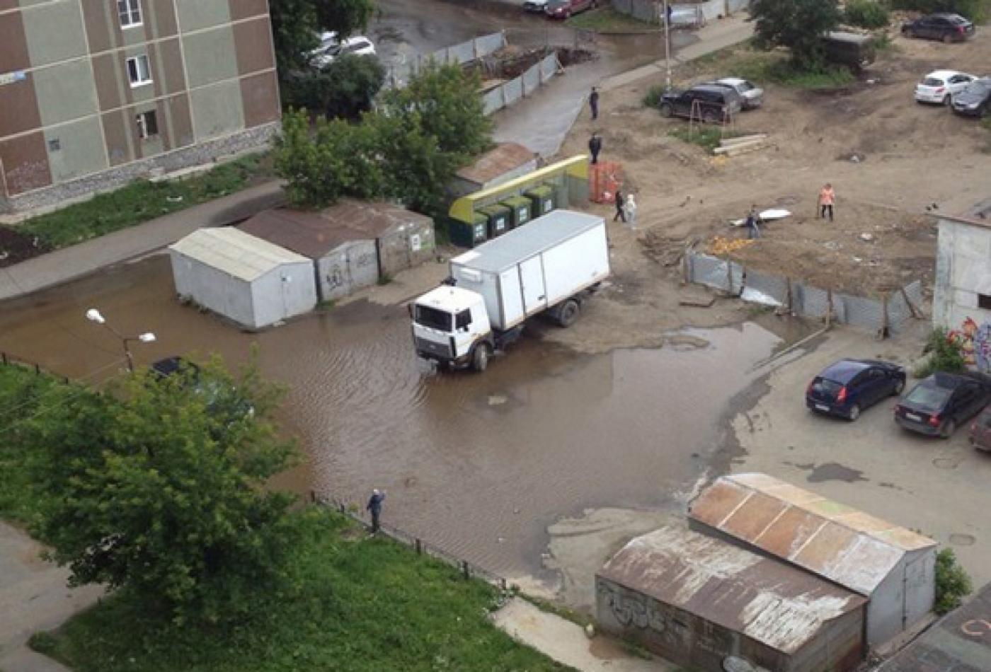 Коммунальное ЧП. На Бебеля несколько дворов залило холодной водой - Фото 1