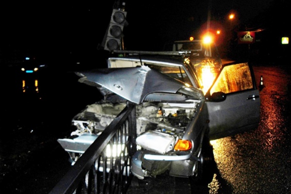 На Сортировке «пятнадцатую», отбросив от встречной «Инфинити», намотало  на ограждение