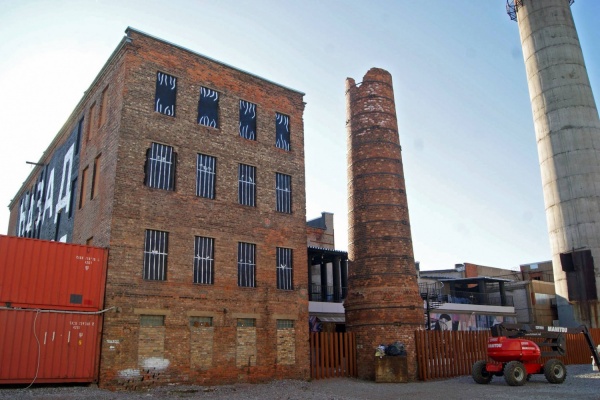 Екатеринбургский художник превратил здание питерского музея в тюрьму