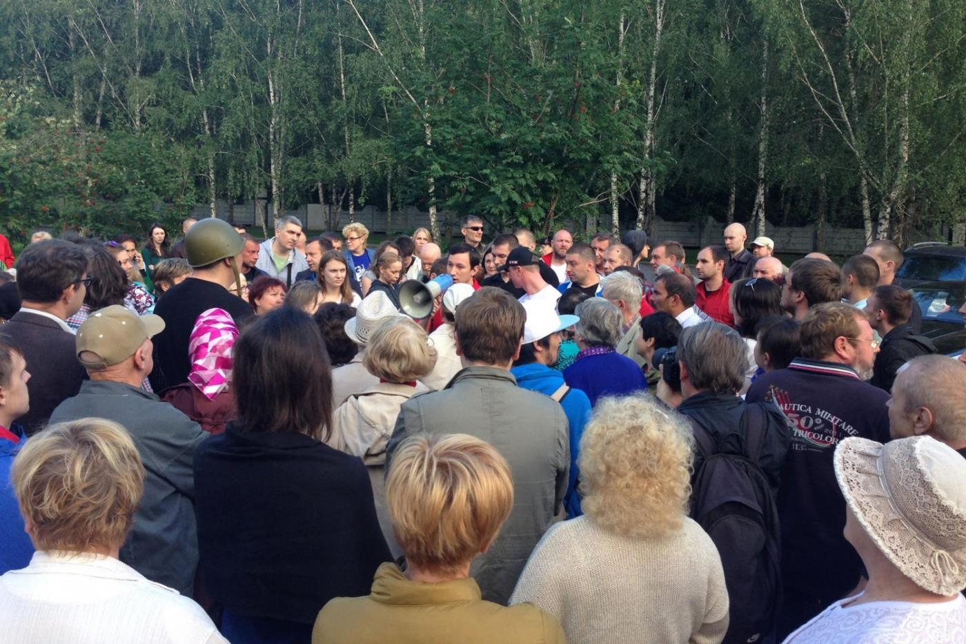 Палатки, покрышки, костры. Жители Екатеринбурга устроили свой майдан - Фото 1