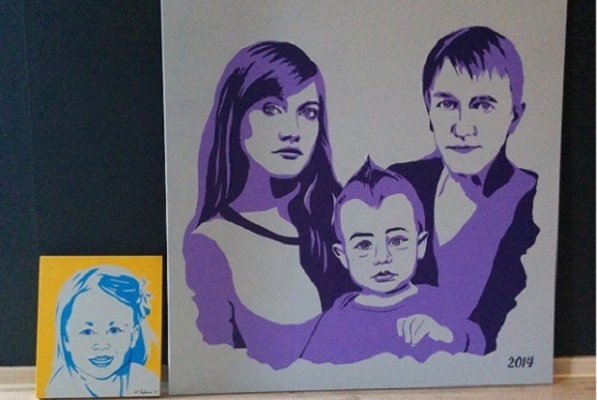 В Екатеринбурге проходит выставка картин, которые «никогда не вешают в рамке»