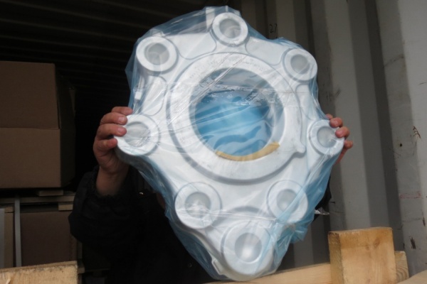 Несовершеннолетний житель Каменска-Уральского вскрыл грузовой контейнер и похитил детали самолета