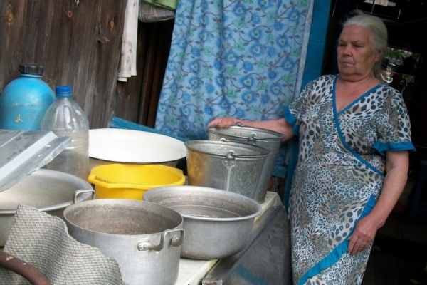 «Дважды писала Холманских, трижды Куйвашеву». Вернуть воду в дом пенсионерки из Ирбита помогли не чиновники, а депутаты и прокуратура