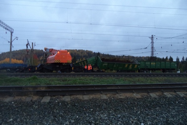 На Среднем Урале снова сошел с рельсов поезд