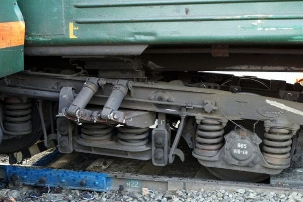 Пассажирский поезд столкнулся с локомотивом в Липецкой области - Фото 1