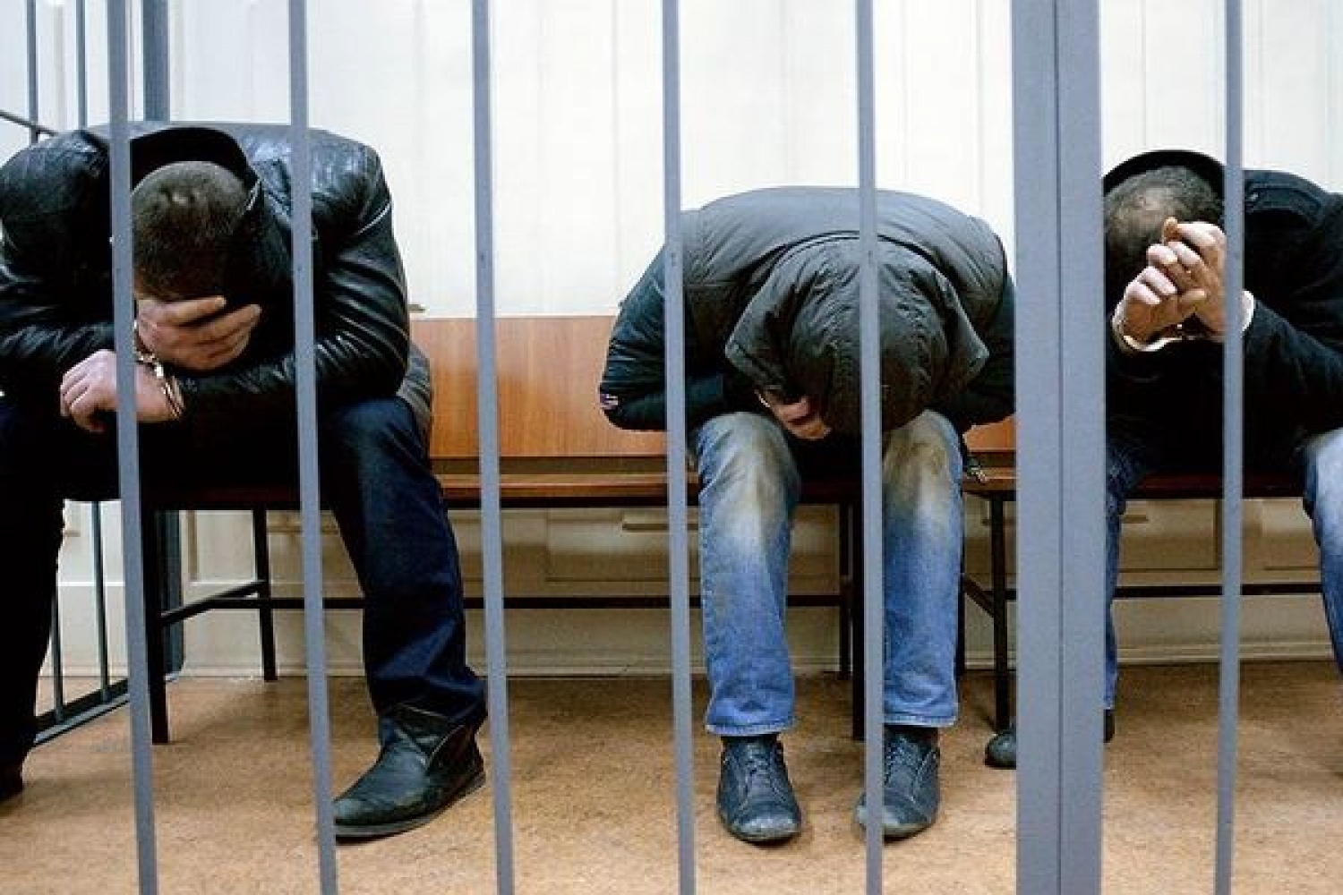 Совершенное группой лиц. Соучастники преступления. Совершение преступления. Преступление группой лиц. Совершить преступление.