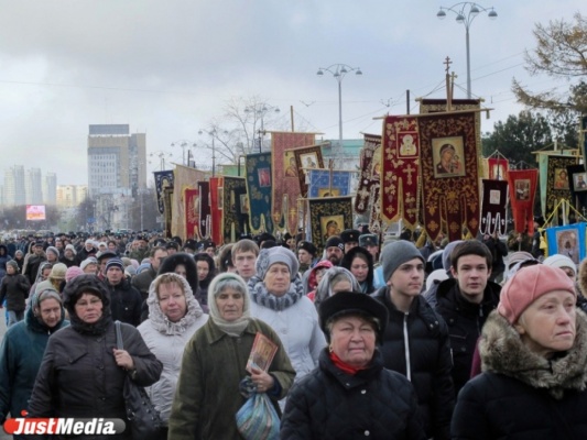 Почти 90 тысяч жителей области приняли участие в праздновании Пасхи - Фото 1