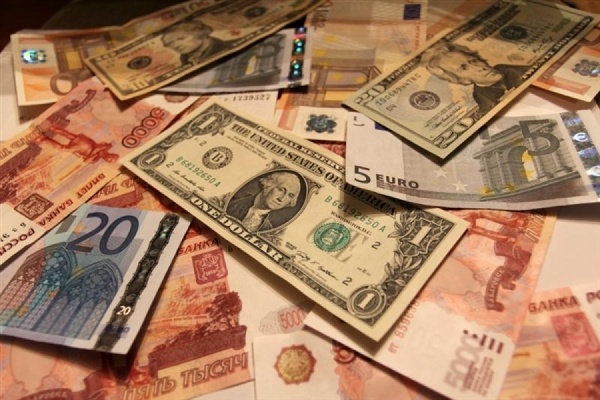 Курс доллара на Московской бирже вырос - Фото 1