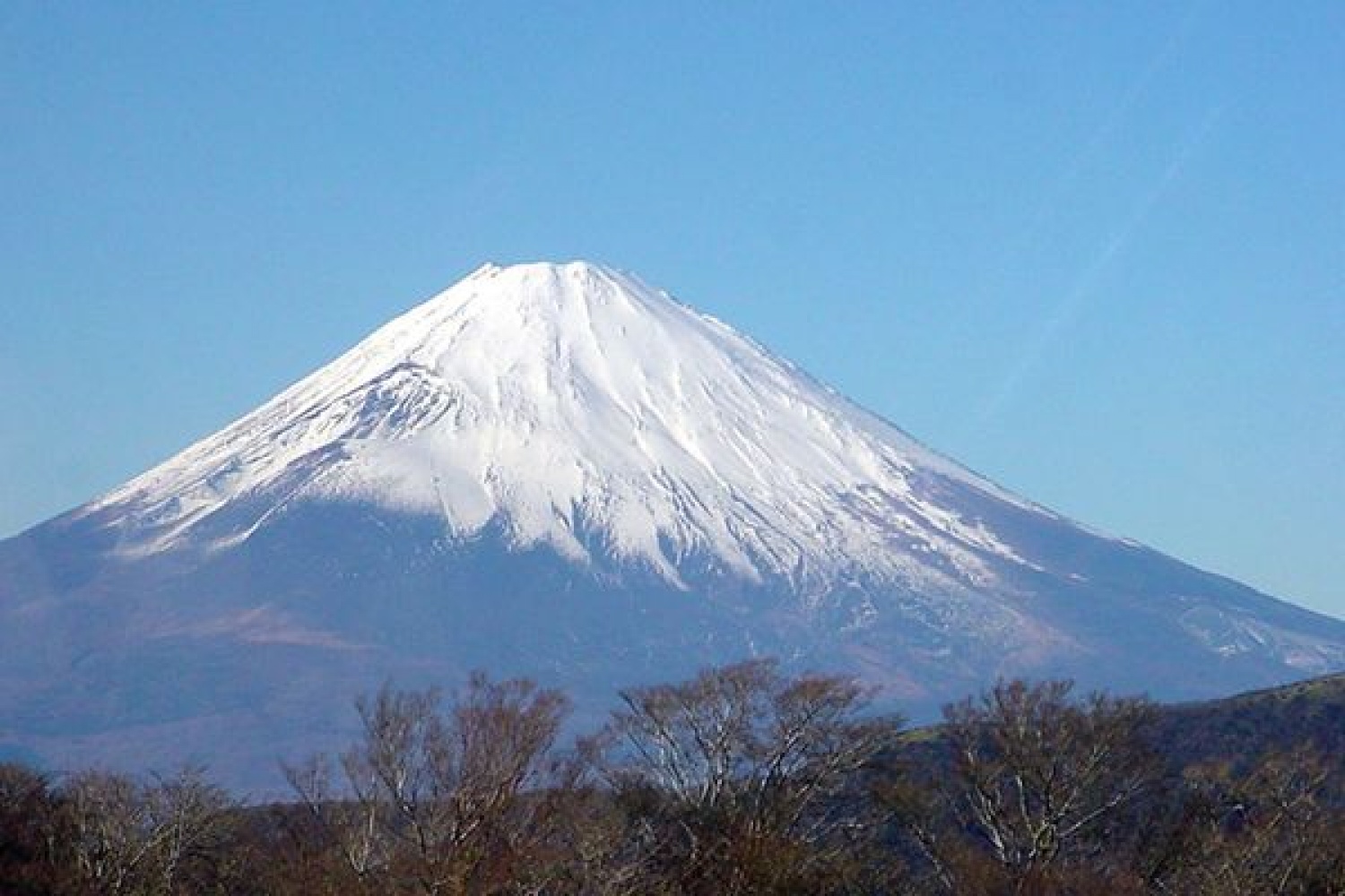 Фудзияма цюрупы. Вулкан Фудзияма. Вулкан Фудзияма извержение. Гора Фудзияма в Японии. Вулкан Фудзияма высота.