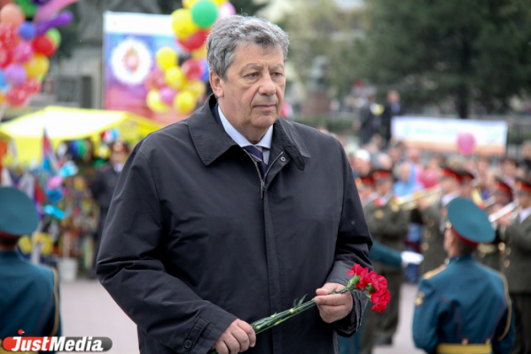 Книги с автографом Иванова и оттиски из рук Воловича. Аркадий Чернецкий отмечает юбилей - Фото 1