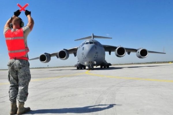 Россия прекращает транзит военной техники в Афганистан - Фото 1