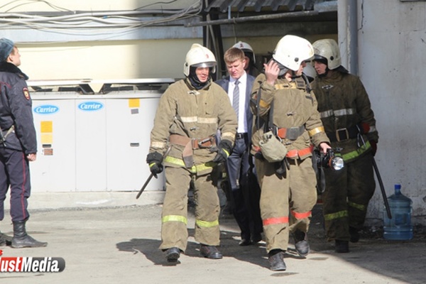 На Вторчермете ночью загорелся балкон многоэтажки  - Фото 1