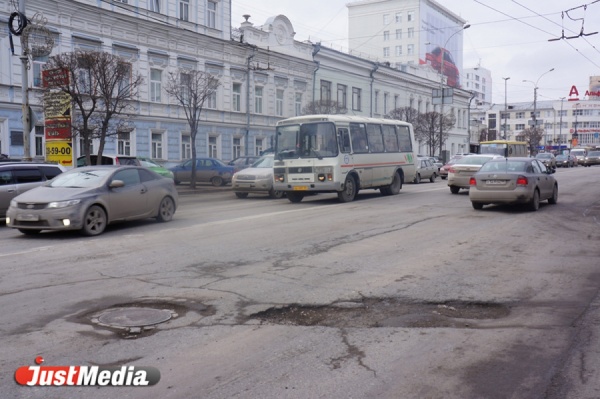 «Тупик для территорий и городов». Свердловские чиновники не способны найти денег на дороги - Фото 1