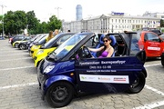 По центру Екатеринбурга проехали самые маленькие в мире автомобили 