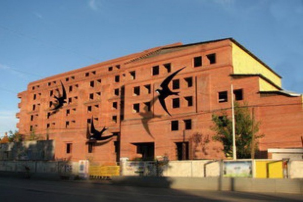 Заброшенная гостиница в центре Екатеринбурга превратится в ласточкино гнездо - Фото 1