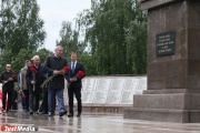 Дмитрий Рогозин приехал на «ИННОПРОМ» и открыл памятник в Верхней Пышме