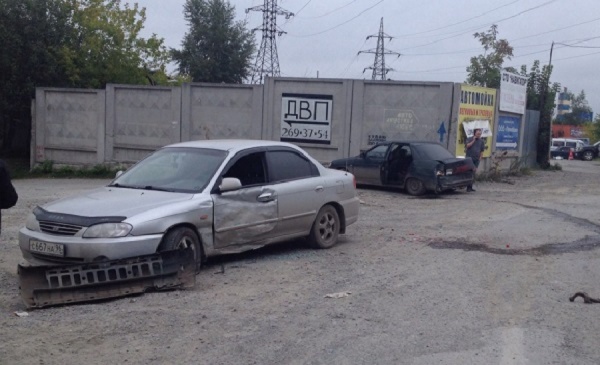 В Екатеринбурге дрифтер на «десятке» влетел в «Киа», но штраф за быструю езду ему почему-то не выписали. ВИДЕО - Фото 1