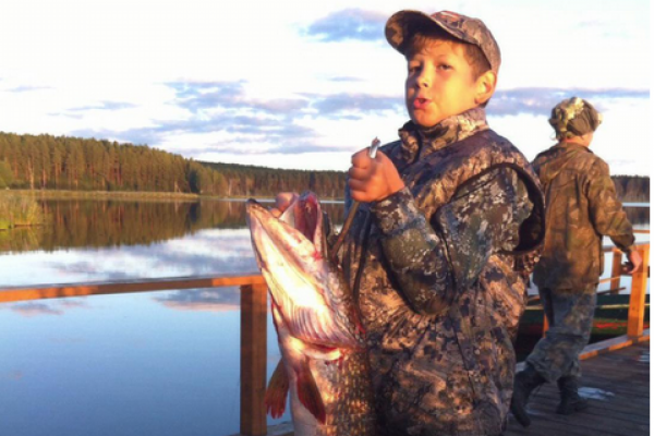 «Путин тоже амфоры постоянно находит». В соцсетях обсуждают невероятный улов Куйвашева-младшего - Фото 1