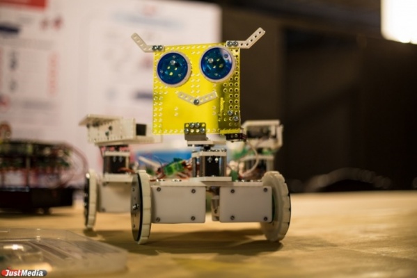 УГМК открыл третий в Свердловской области центр робототехники - Фото 1