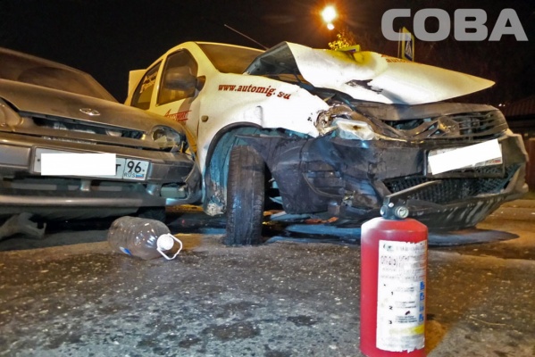 На Щорса-Московской пилот ВАЗа подбил машину такси «Автомиг». ФОТО