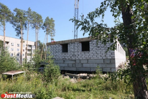 В Екатеринбурге в поселке Кольцово 152 семьи могут остаться без купленных квартир
