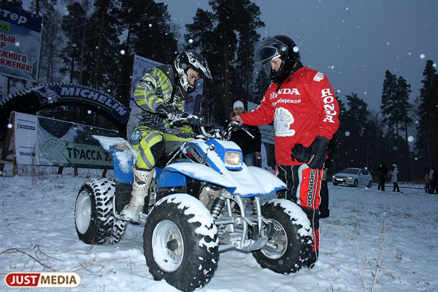 В Тугулыме бесправный водитель квадроцикла сбил пешехода и врезался в УАЗ - Фото 1