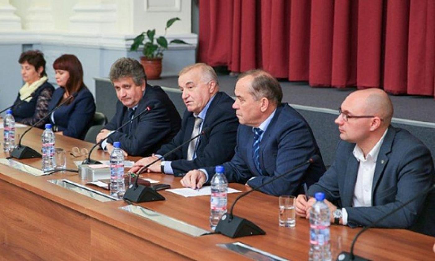 Глава Новоуральска встретился с профкомом Уральского электрохимического комбината - Фото 1