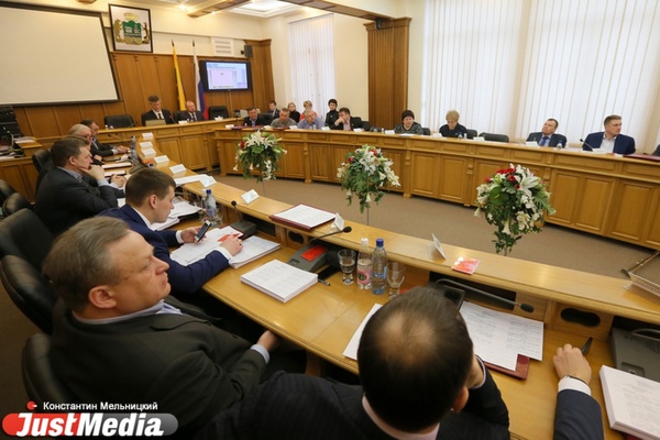 Котлетки из филейки и фрукты каждый день. Депутаты объяснили, почему повышается плата за детсады