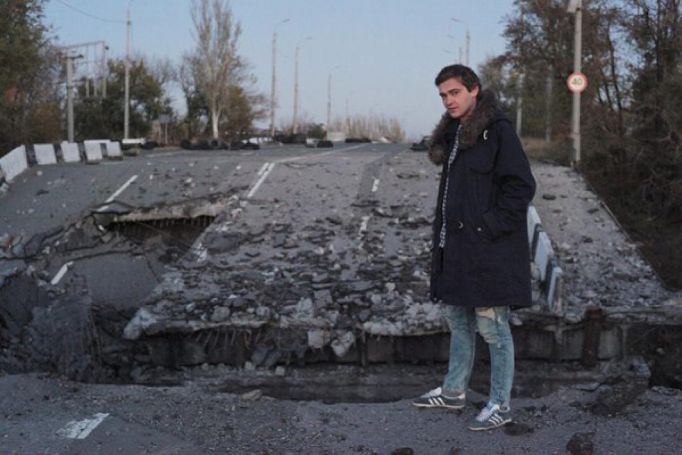 «Мы нагибались, чтобы нас не подстрелили».  Уральский драматург Андрей Крупин побывал в Донецке, где собрал материал для новой пьесы  - Фото 1
