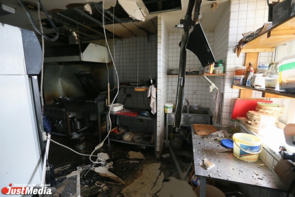 В Свердловской области при пожаре из-за непотушенной сигареты погибла семья пенсионеров