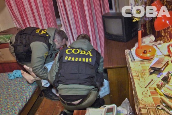 Чтобы спасти пенсионерку, специалистам «Совы» пришлось сломать четыре замка и одну щеколду