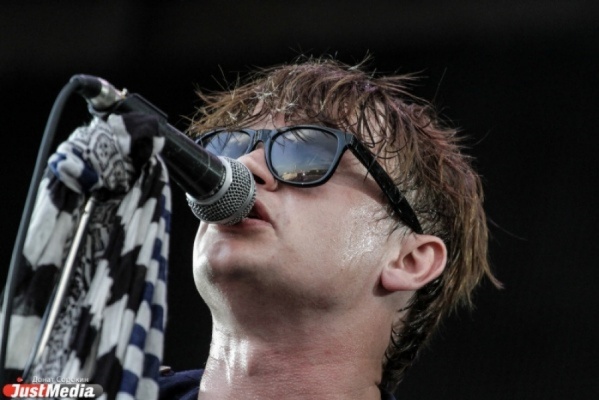 Солист «Сансары» сделал предложение своей девушке прямо на концерте