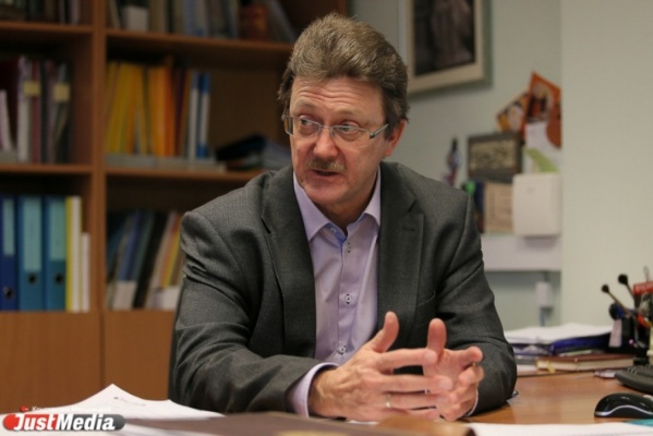 Михаил Голобородский: «22 июня 1941 года в «Пассаже» начали продавать ситец. Очередь за тканью вышла из здания на улицу»