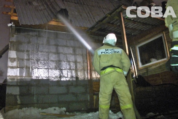 На улице Мраморной горел банный комплекс