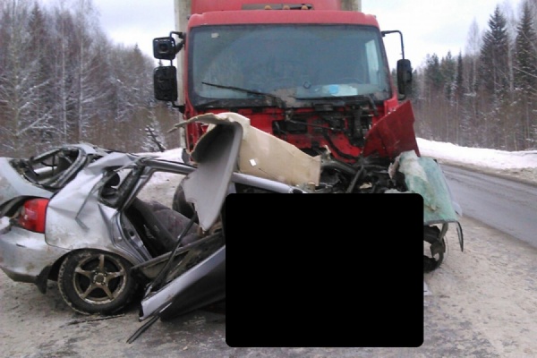 В ДТП возле Нижней Туры погибли два человека, еще двое, в том числе ребенок, доставлены в реанимацию