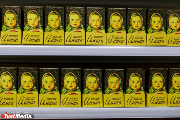 Охранники магазина «Райт» в Асбесте продержали школьницу почти час в подсобке, приняв телефон за краденую шоколадку. ВИДЕО