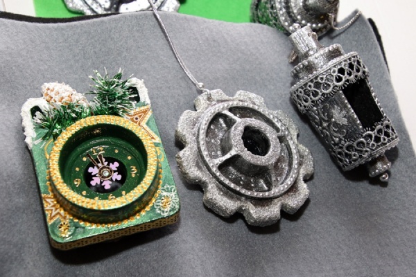 Сухоложские литейщики отправили Деду Морозу в Великий Устюг уникальные игрушки