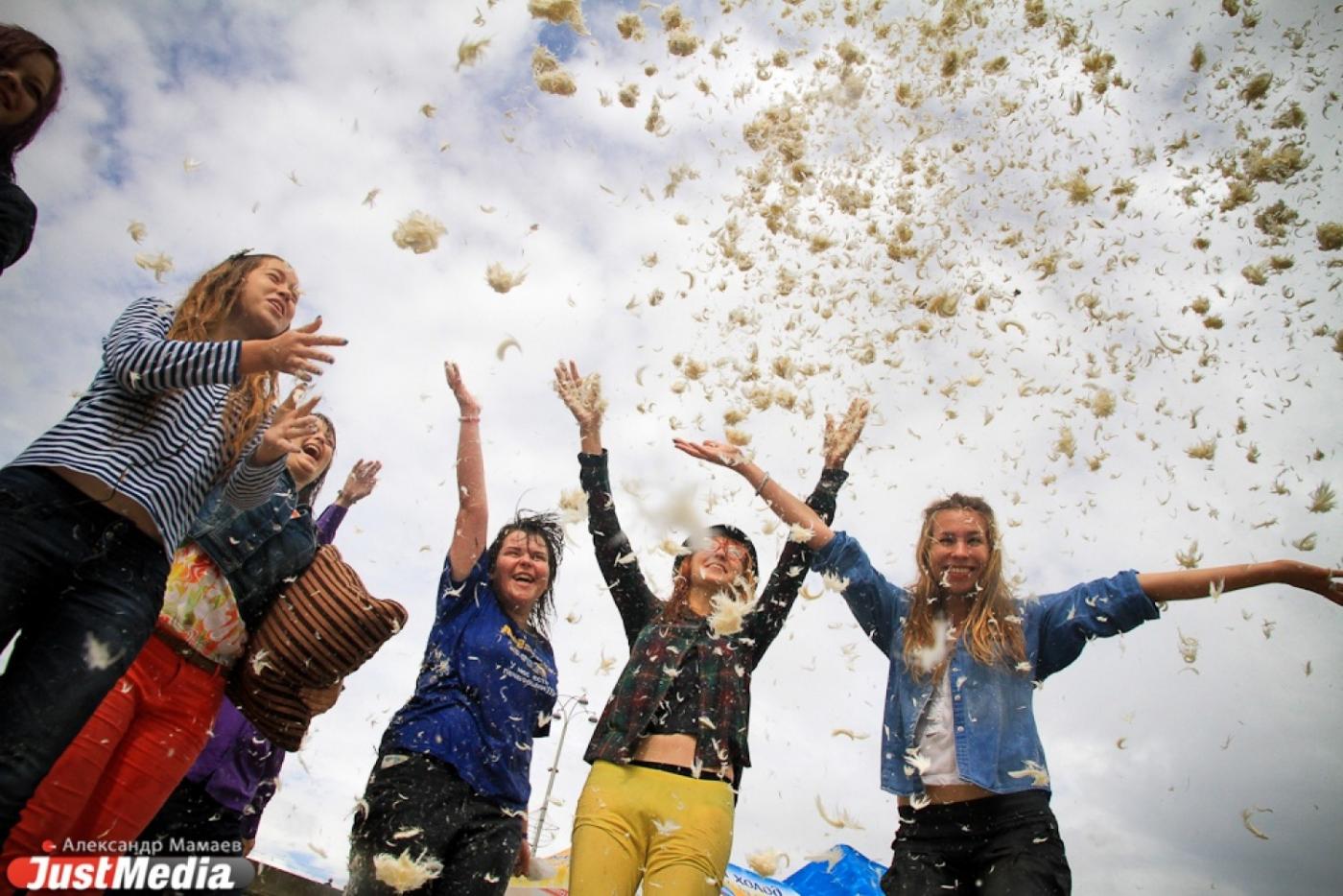 «Рождественское путешествие» в Екатеринбурге начнется битвы подушками - Фото 1
