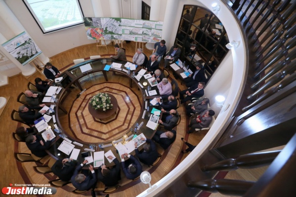 Градсовет Екатеринбурга перенес рассмотрение проектов телебашни и паркинга в Кольцово на 2016 год