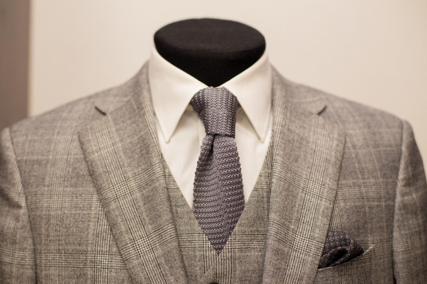 Местный дизайнер планирует выпускать костюмы, похожие на уральские здания конструктивизма - Фото 1