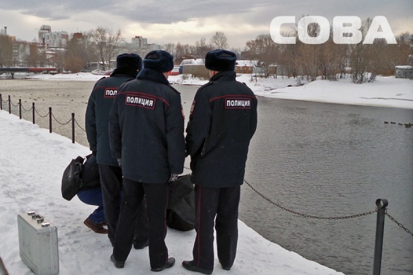 Водолазы выловили из Исети тело мужчины