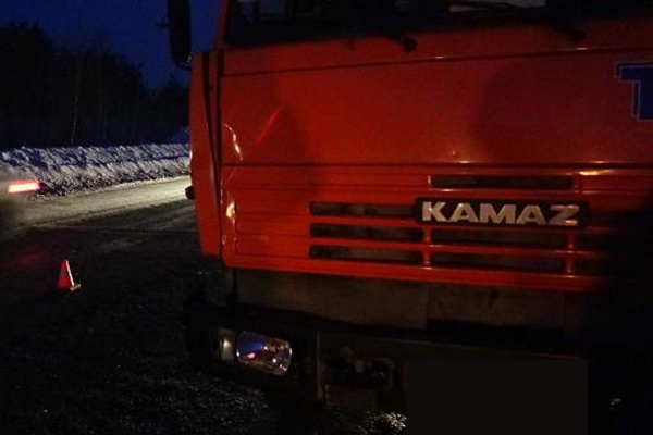 На Тюменском тракте под колесами КАМАЗа погиб пешеход