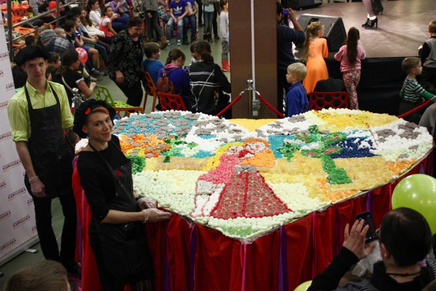 В Екатеринбурге кондитеры создали съедобное сердце для влюбленных - Фото 1