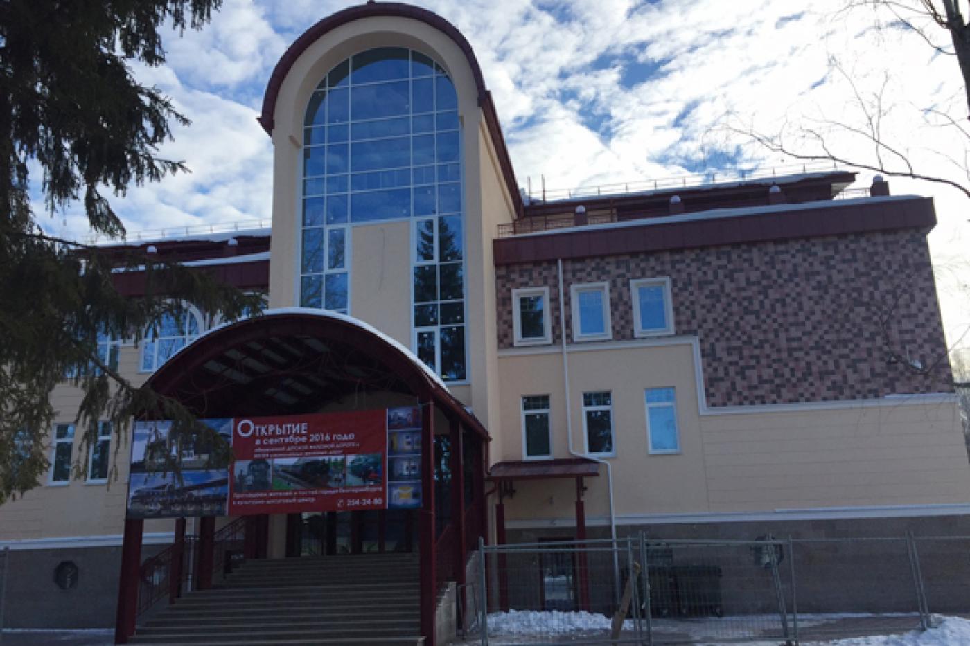 Для детской железной дороги построили новый вокзал - Фото 1