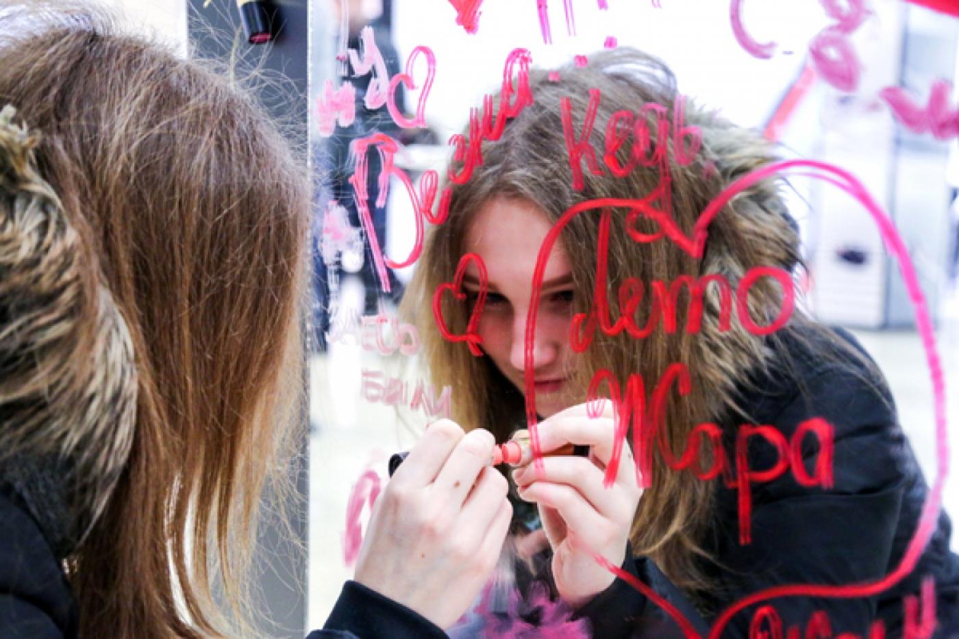 Екатеринбуржцы смогли посетить праздничную ярмарку в ТРЦ «Гринвич», посвященную 8 Марта - Фото 1