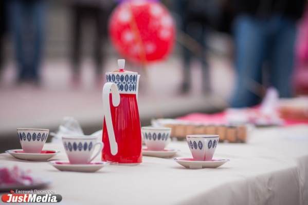 Теперь и в Екатеринбурге! Певец Сергей Жуков открывает в уральской столице «Руки Вверх бар»