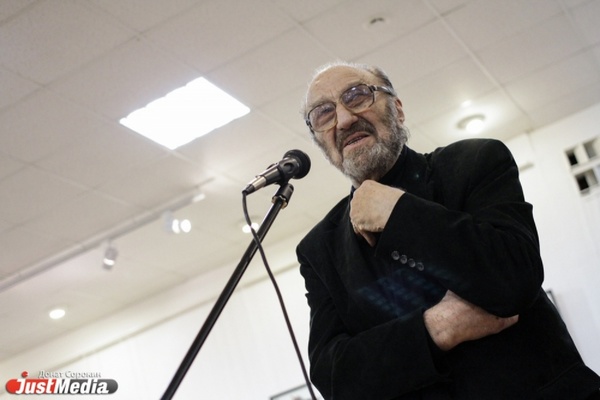 Жителей Екатеринбурга призывают помочь в издании книги Виталия Воловича