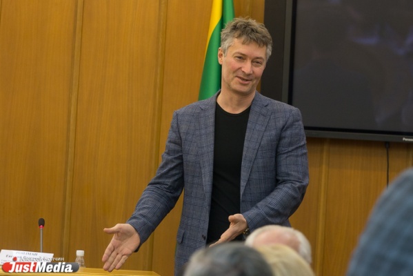 Ройзман опубликовал декларацию о доходах: «Езжу на электричке и чувствую себя комфортно»