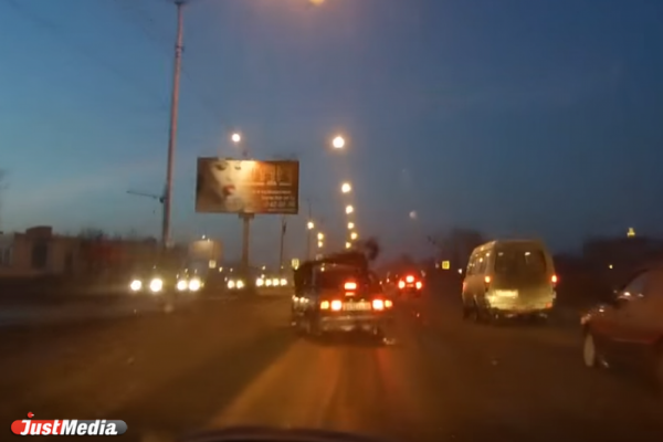 Попавшая под машину лошадь в Нижнем Тагиле сбежала от цыган. ВИДЕО